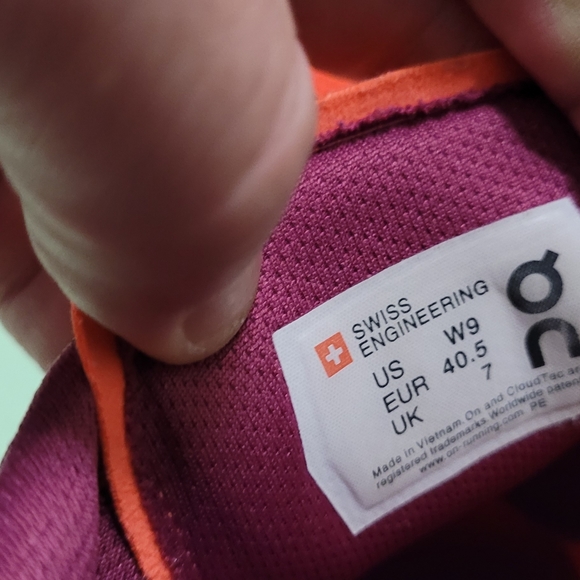 Women's On Cloud Cloudflow sz 9 - Picture 2 of 6